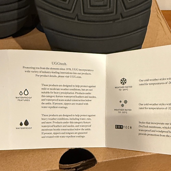 UGG Quincy Black Sherling Lined Boots - Picture 7 of 8